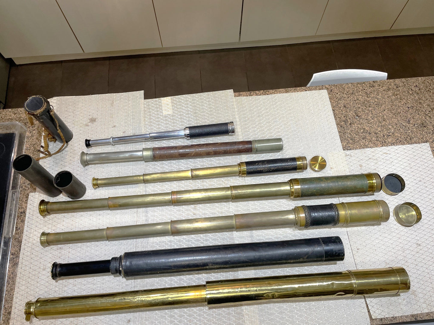 Antiguo Catalejo Telescopio De Bronce Y Cuero 90 Cm.