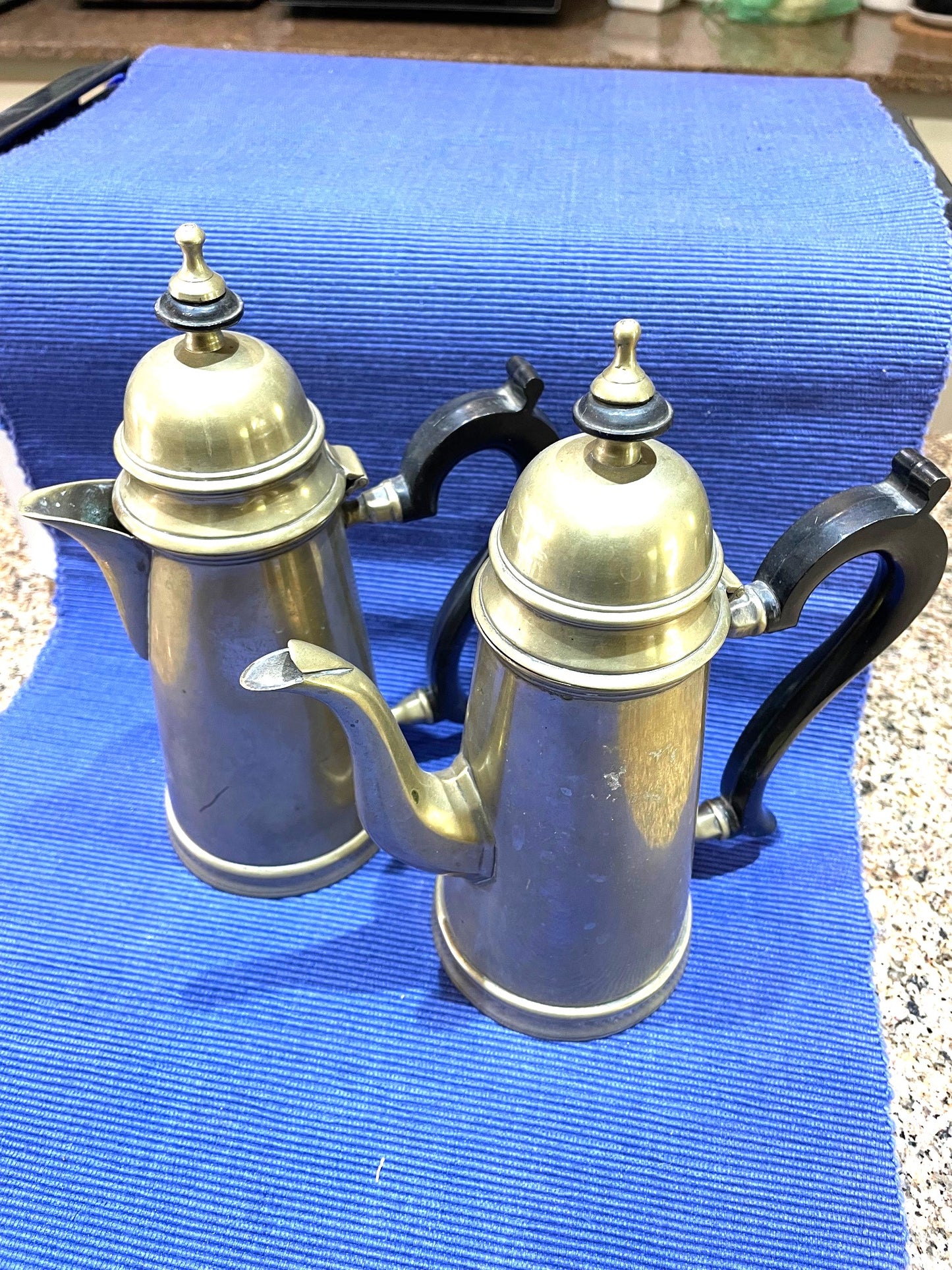 Lindo Par De Tetera Y Cafetera Inglesa De Bronce Plateado