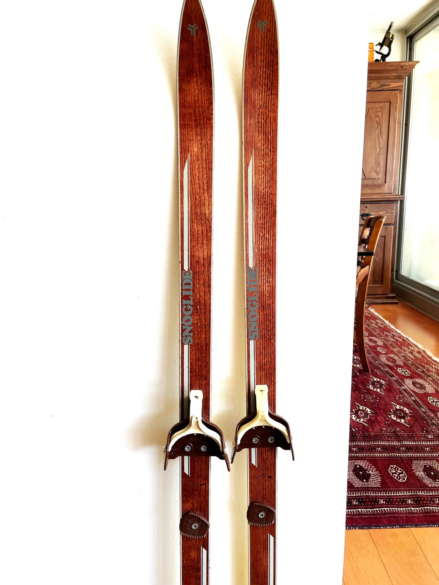 Preciosos Esquíes Skis De Madera 1,3 Mts