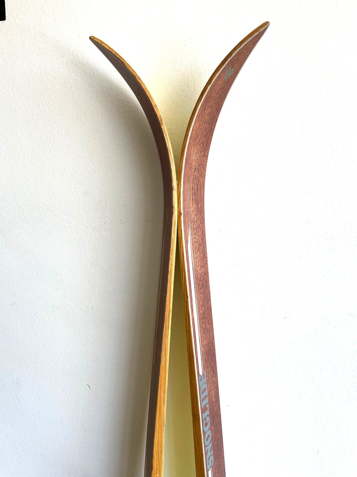 Preciosos Esquíes Skis De Madera 1,3 Mts