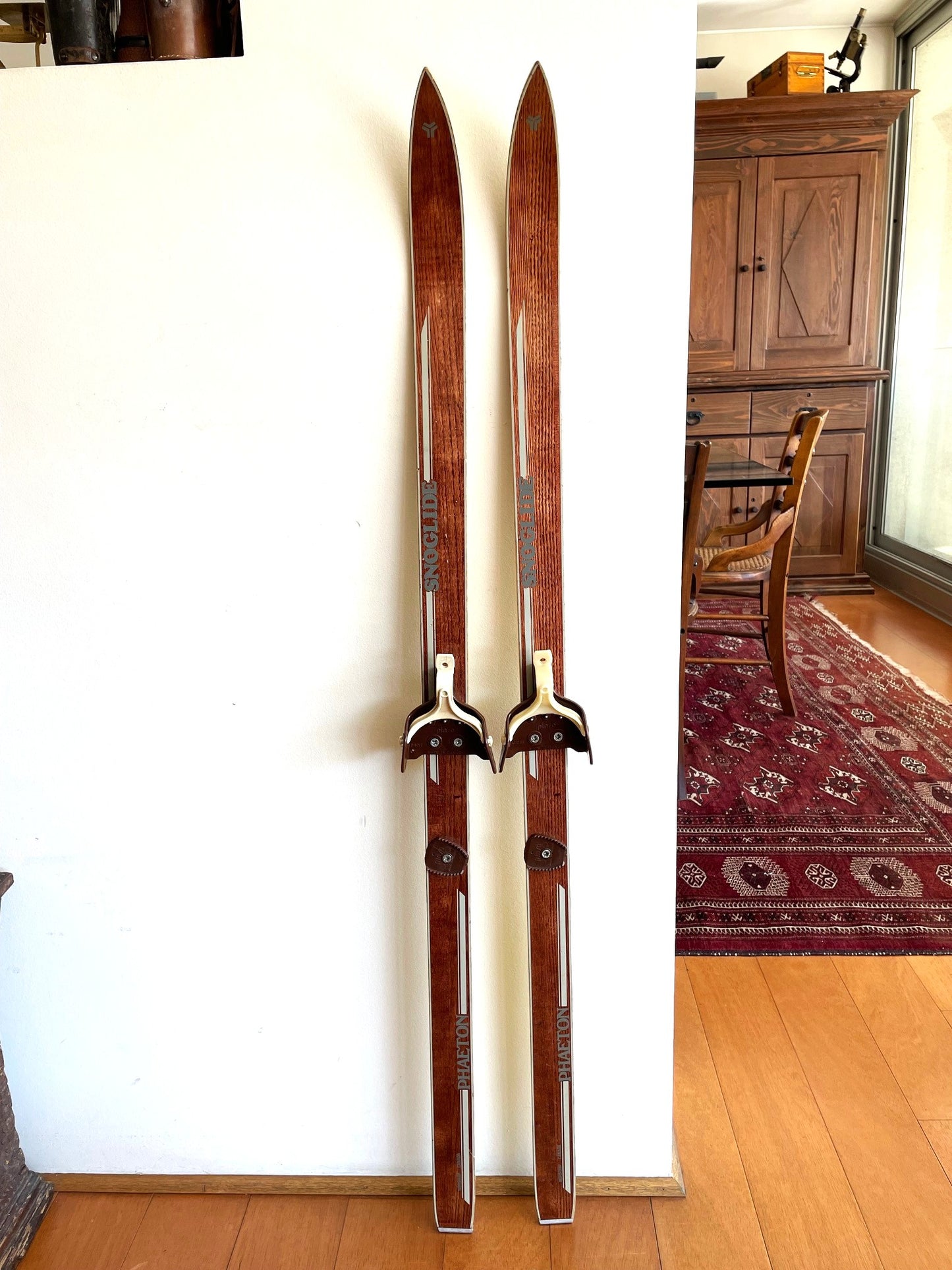 Preciosos Esquíes Skis De Madera 1,3 Mts