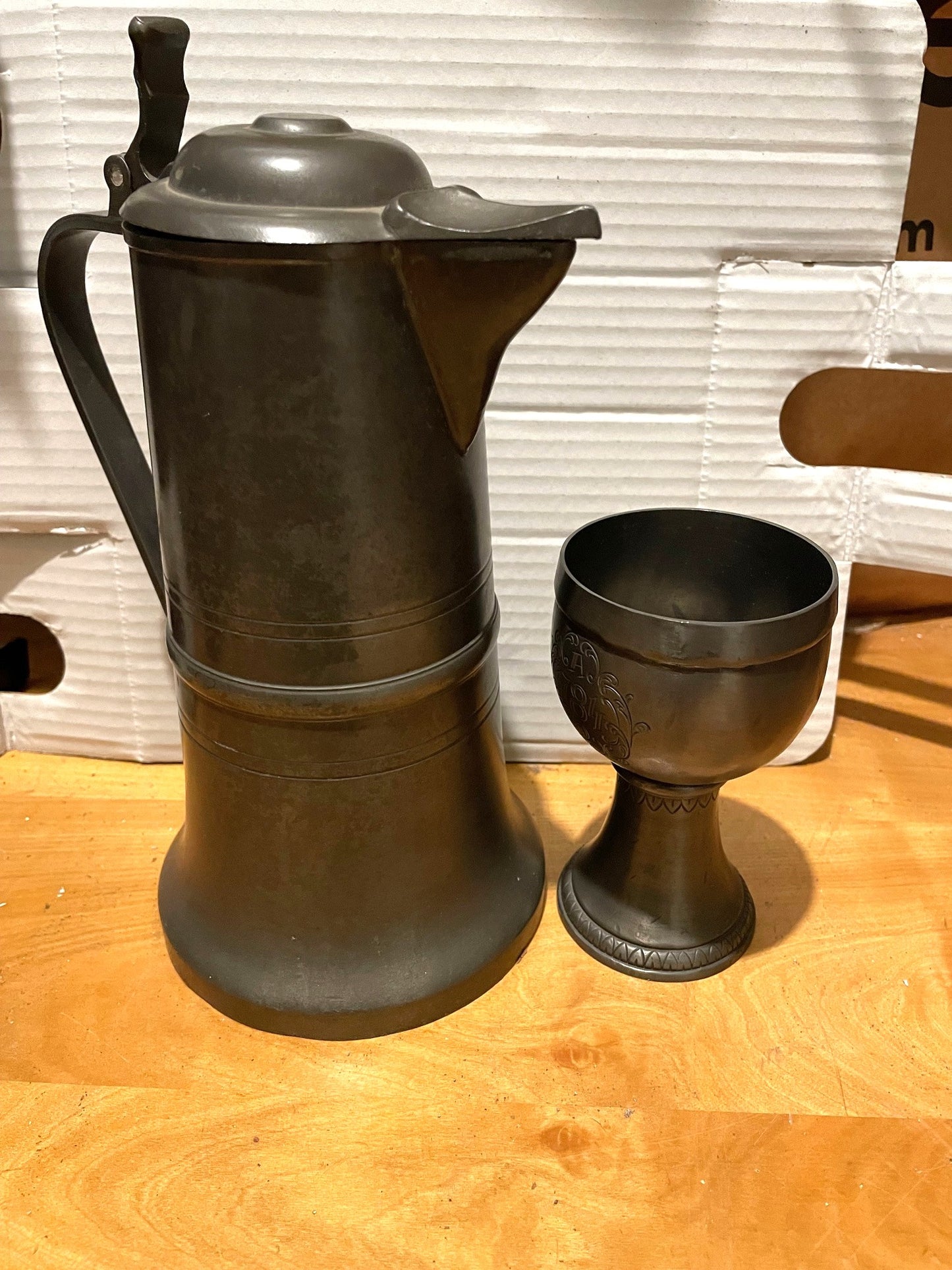 Antiguo Jarrón Y Copa De Estaño