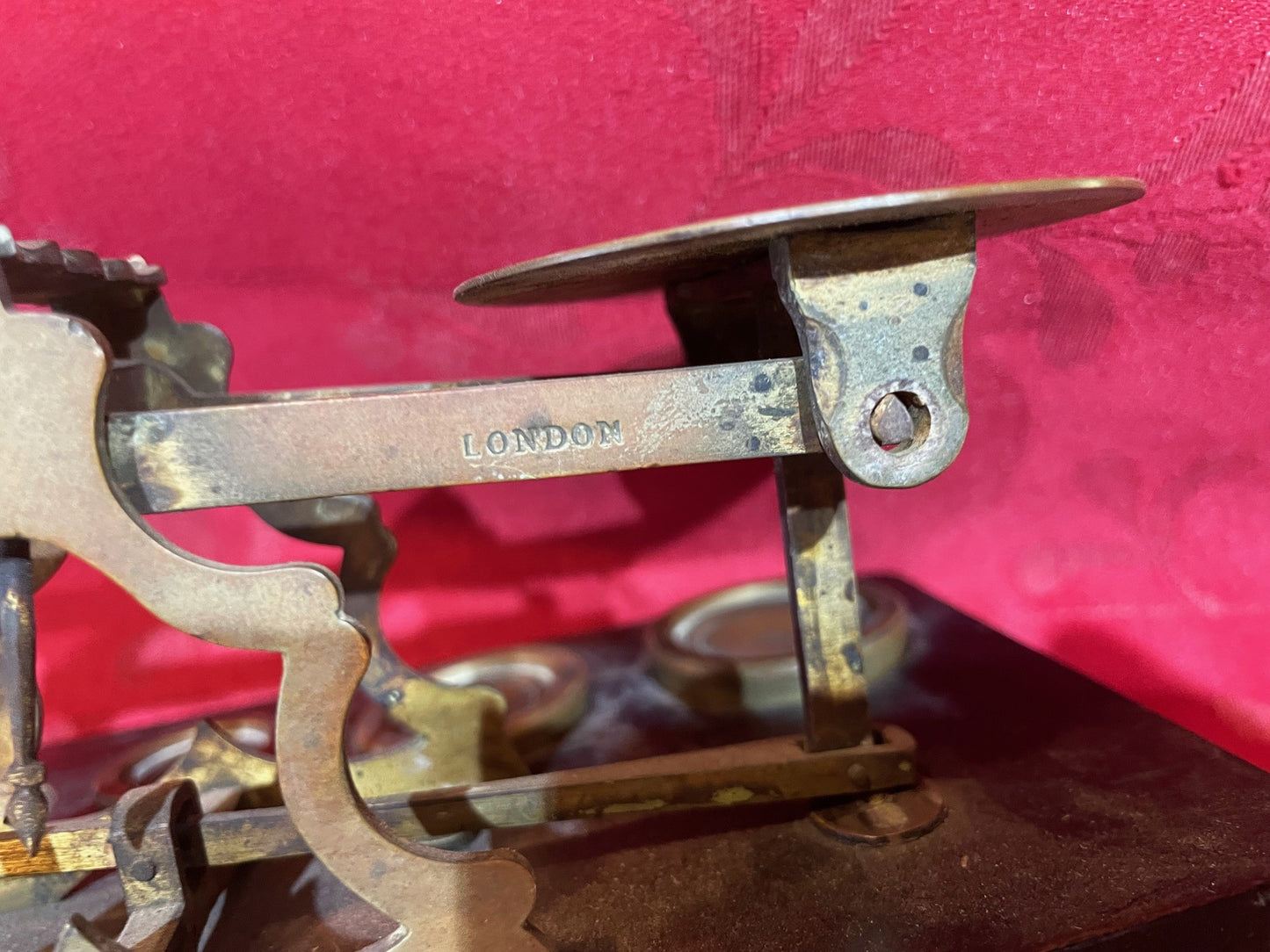 Pesa O Balanza Inglesa De Madera Y Bronce S Mordan