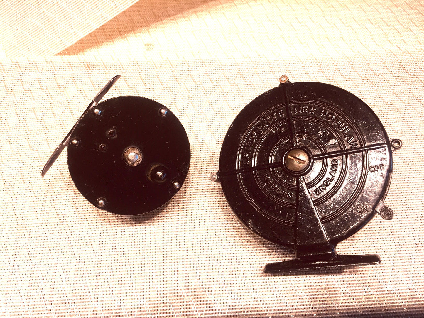 2 Antiguos Carrete Mosquero De Pesca Noris Y Morritts