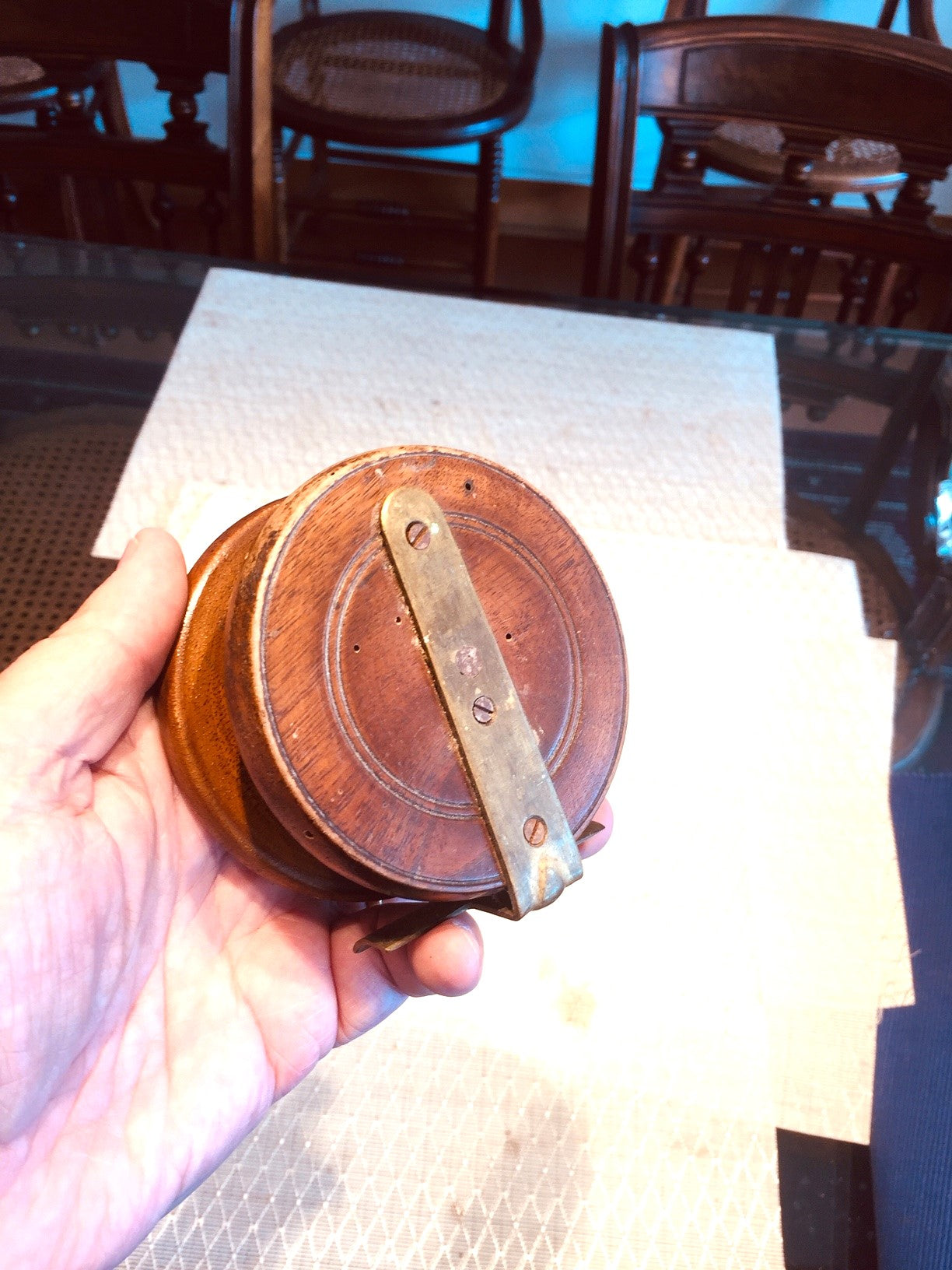 Antiguo Carrete Mosquero De Pesca De Madera Y Bronce 9 Cm