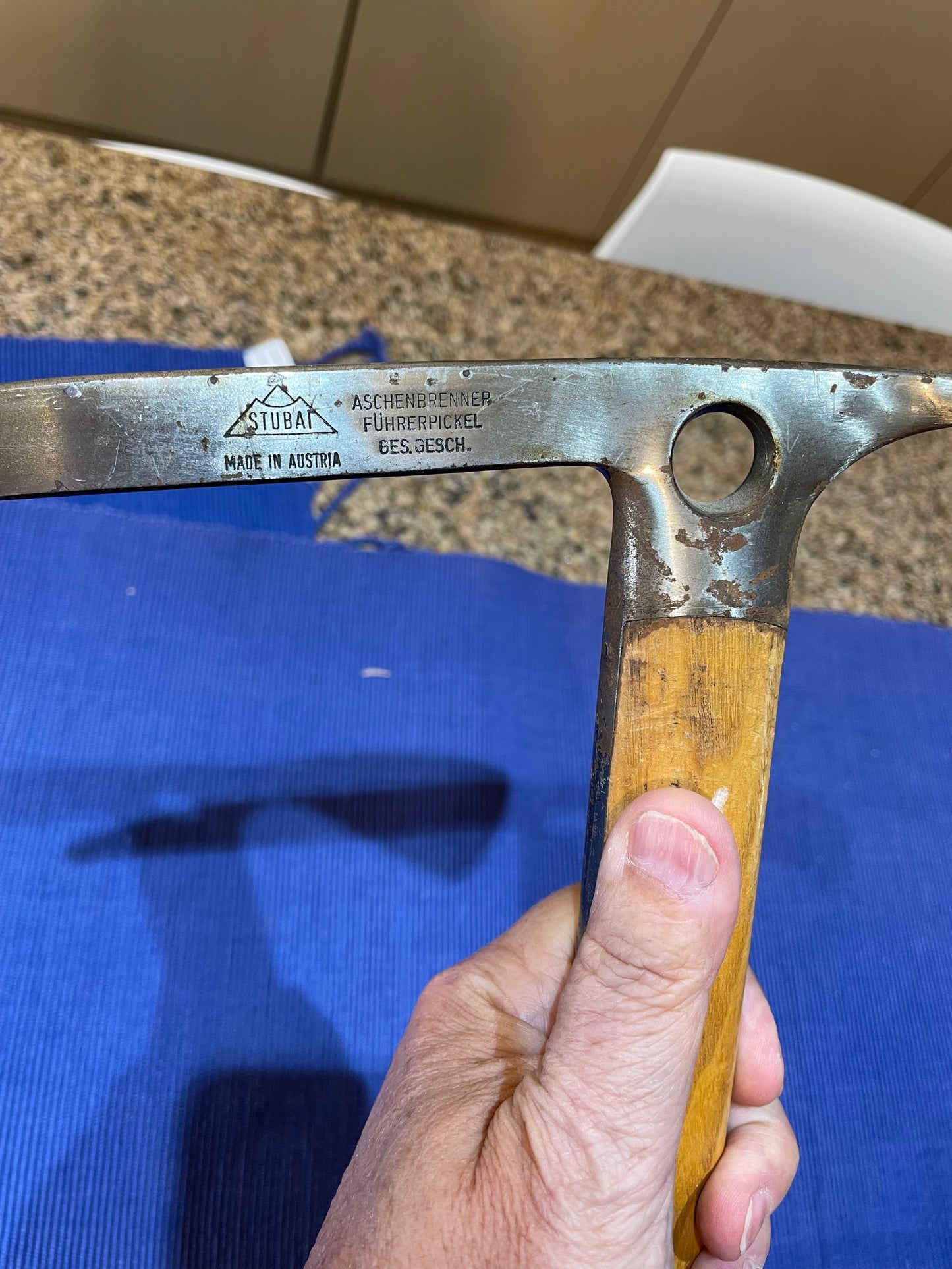 Muy Antiguo Piolet De Marcha De Madera Stubai Austriaco 90 cm