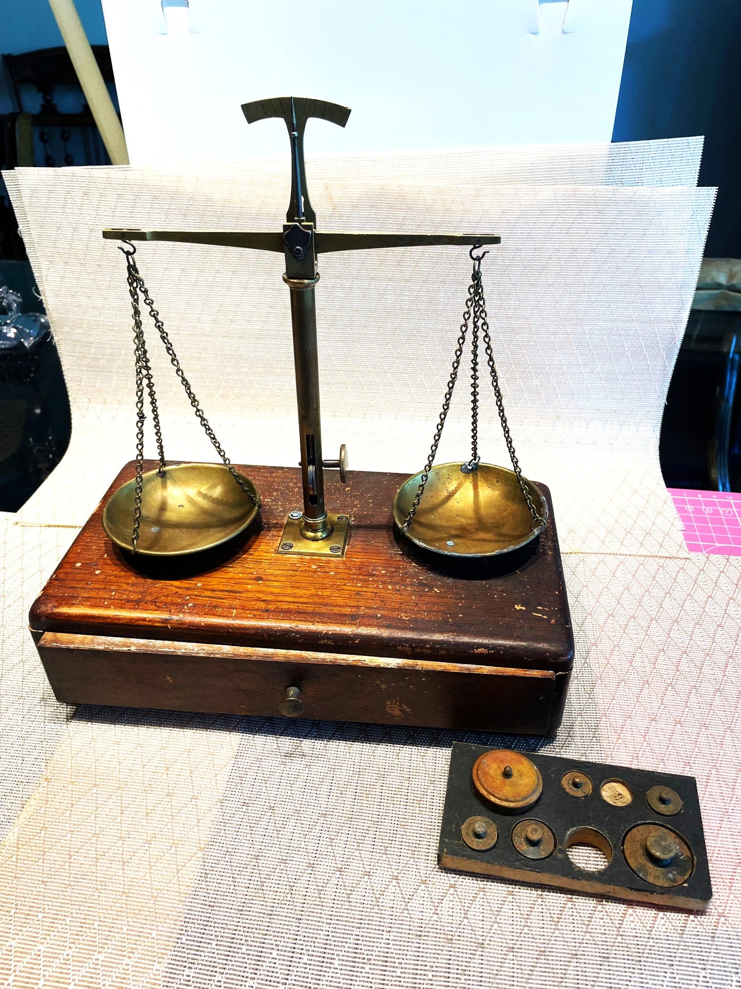 Muy Antigua Pesa Balanza De Joyeria De Bronce Y Madera