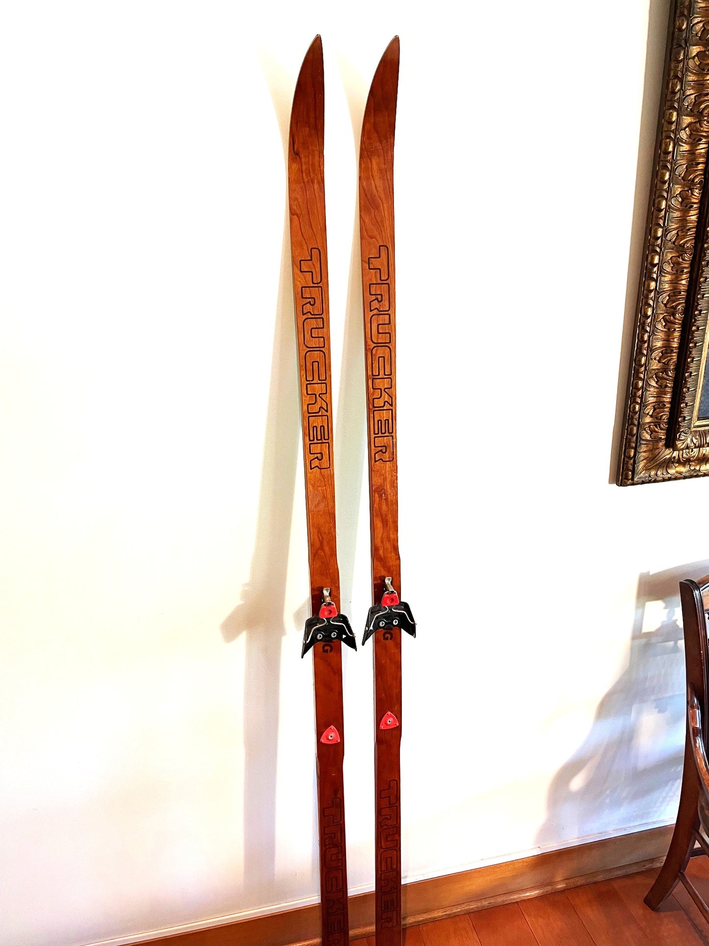 Preciosos Esquíes Skis Nórdicos De Madera 1,84 mts