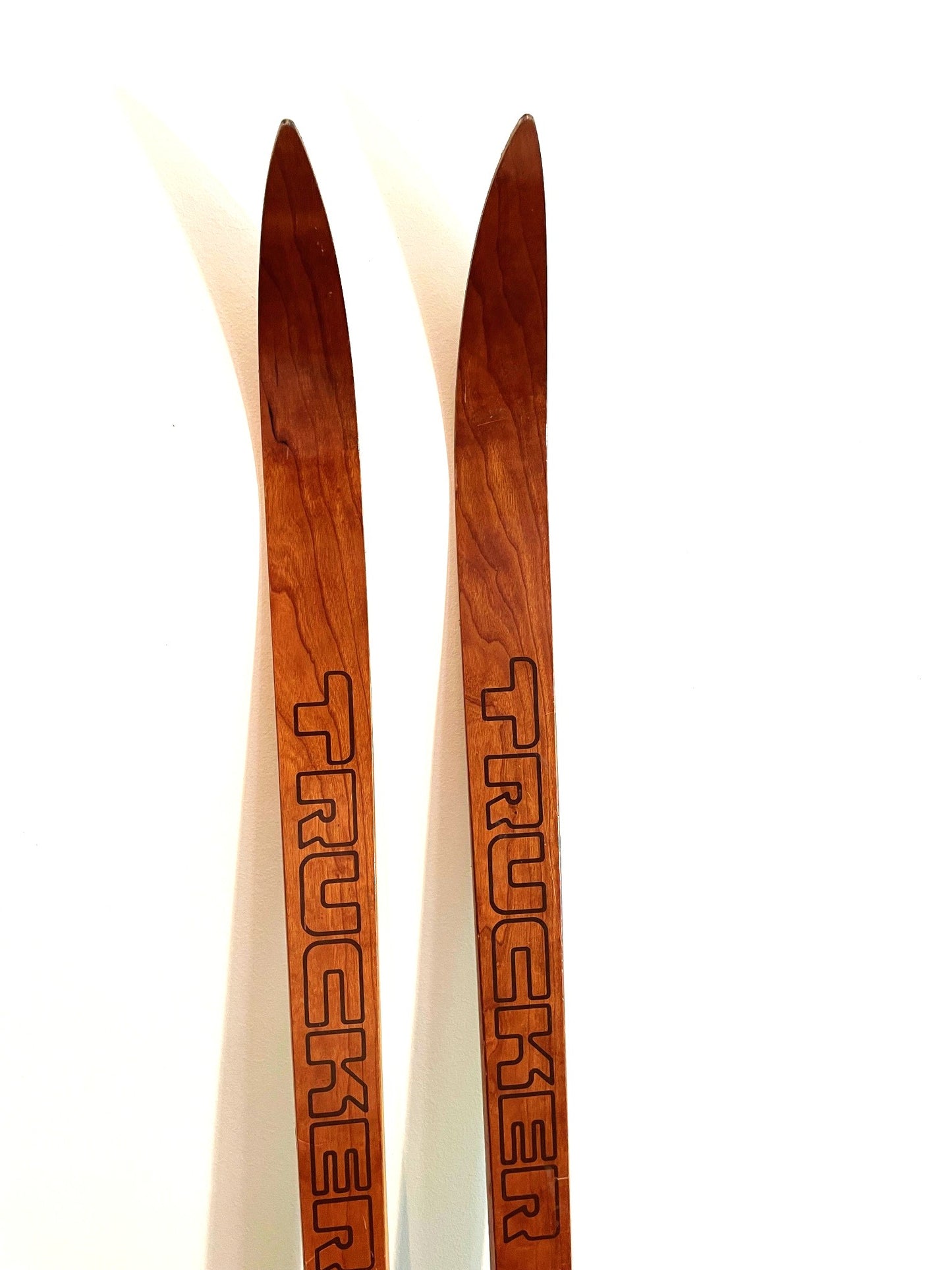 Preciosos Esquíes Skis Nórdicos De Madera 1,84 mts