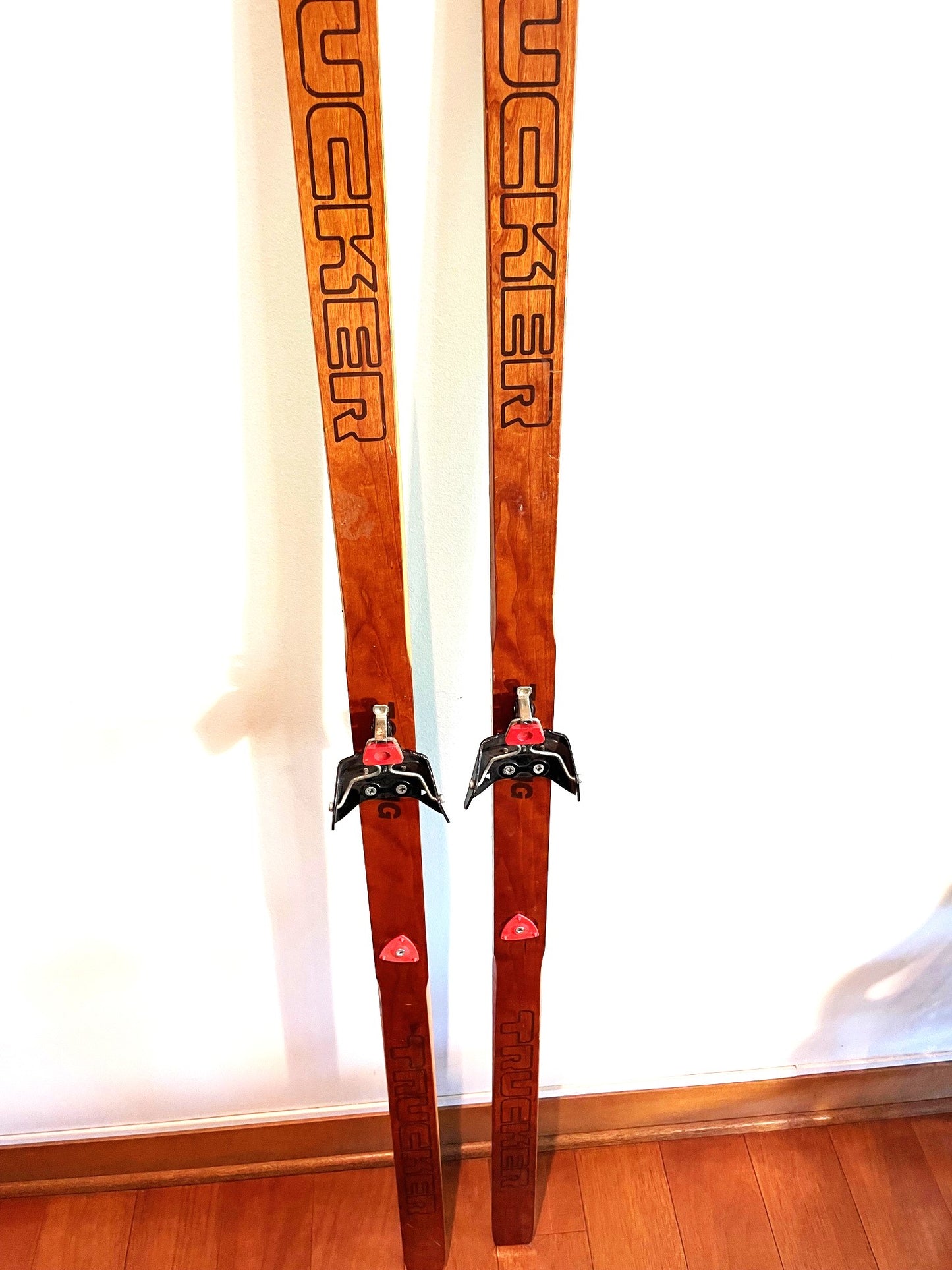 Preciosos Esquíes Skis Nórdicos De Madera 1,84 mts