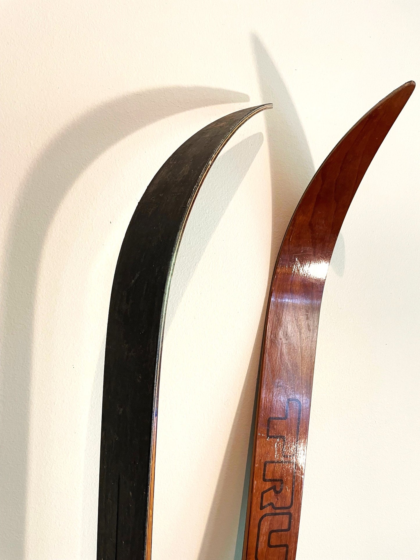 Preciosos Esquíes Skis Nórdicos De Madera 1,84 mts