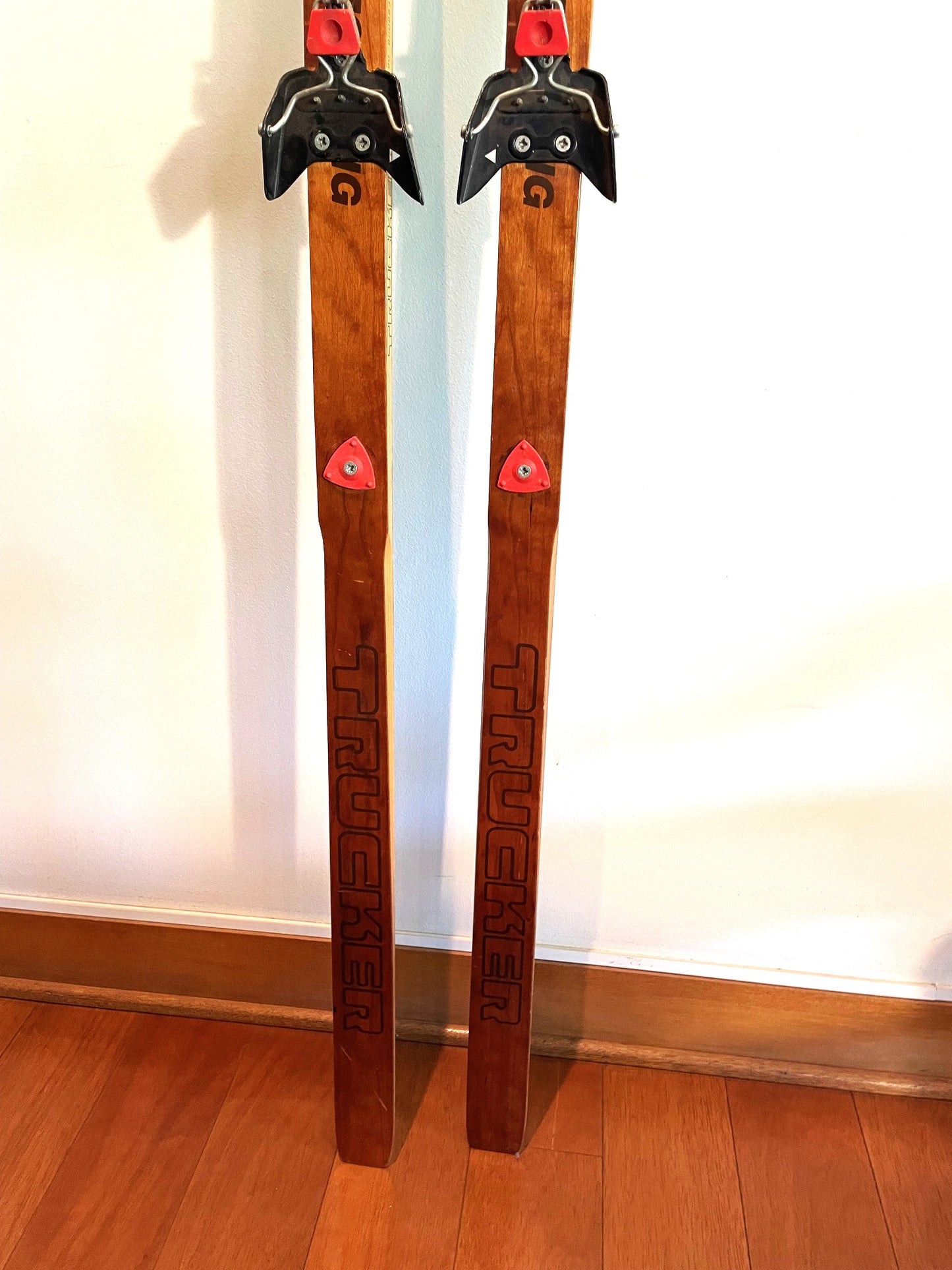 Preciosos Esquíes Skis Nórdicos De Madera 1,84 mts