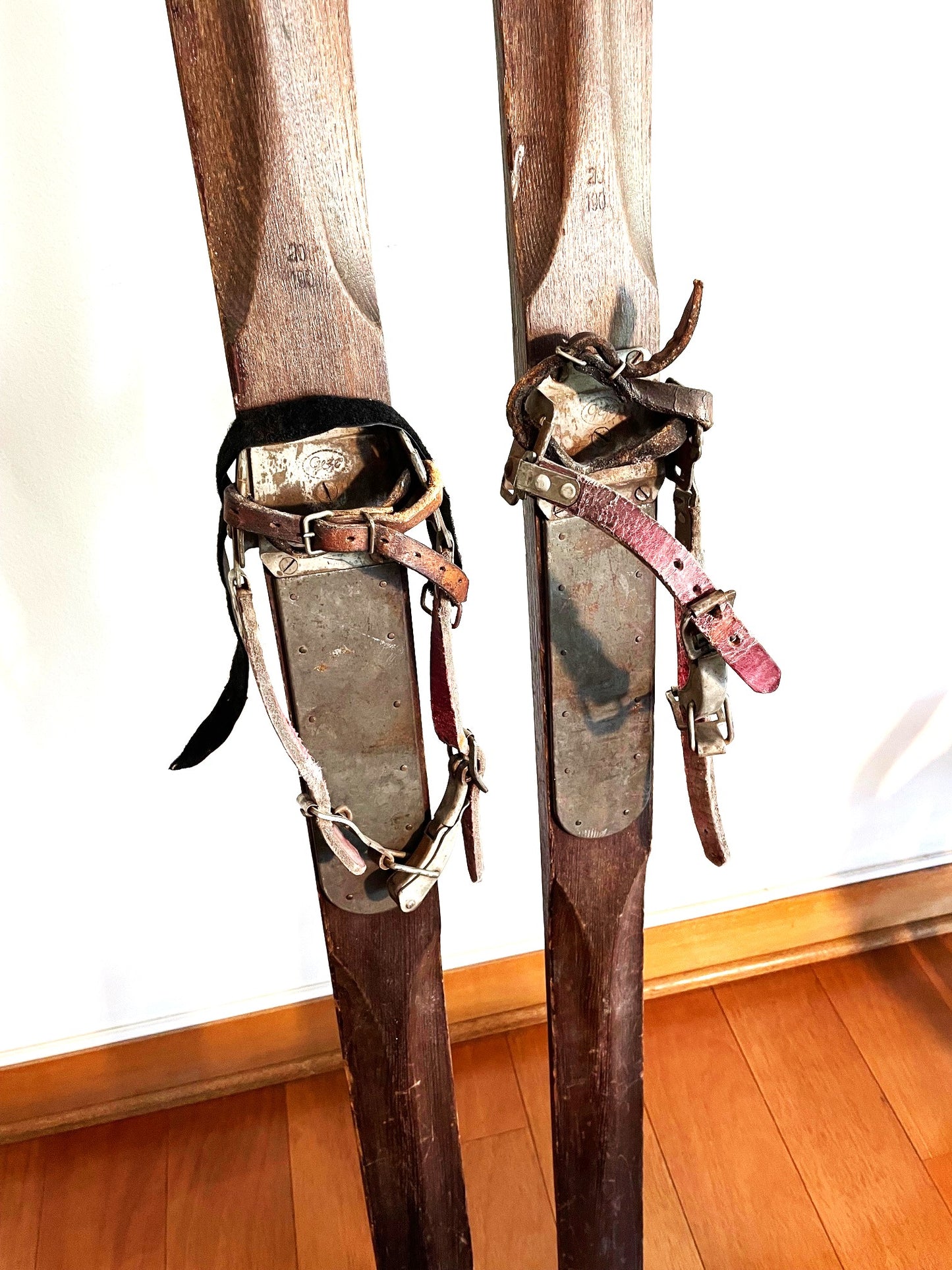 Par De Muy Antiguos Skis Skies Esquies De Madera 1,9 Mts