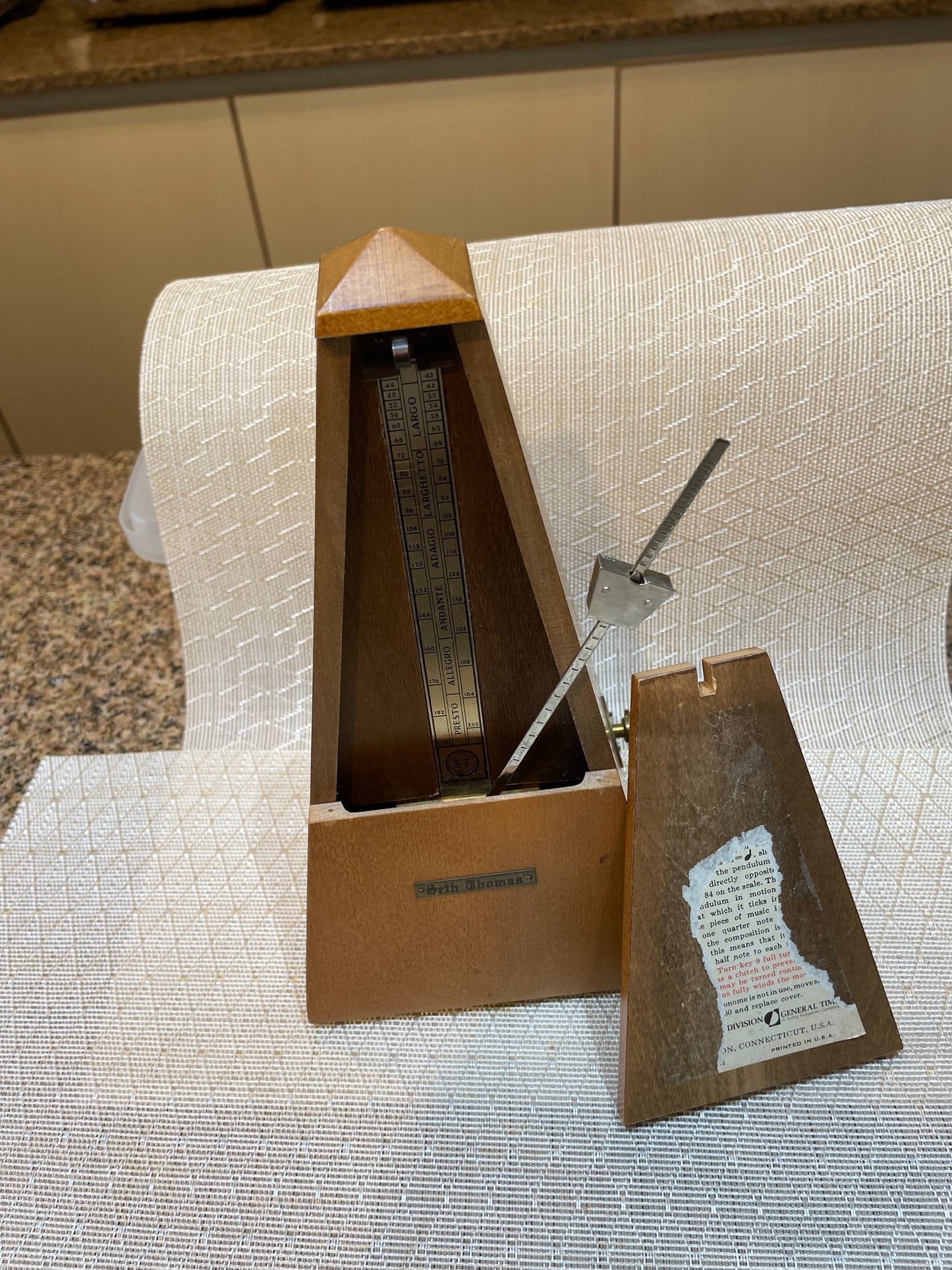 Antiguo Metronomo De Madera Seth Thoma Americano Buen Estado