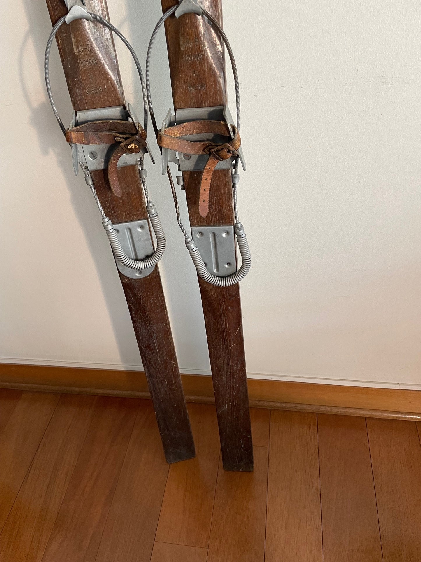 Par De Muy Antiguos Skis Skies Esquies De Madera 1,85 Mts