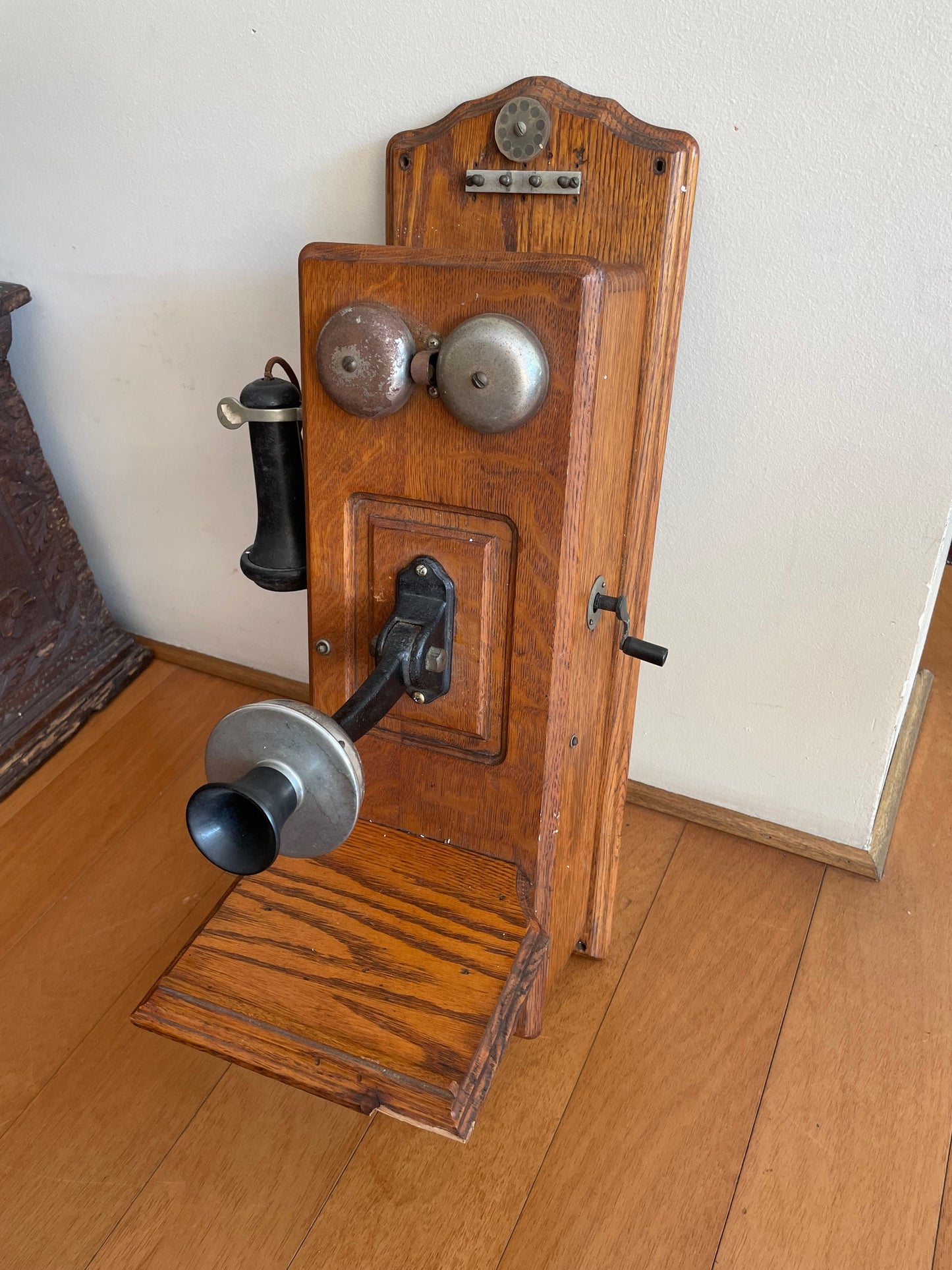 Precioso Antiguo Telefono De Pared De Madera