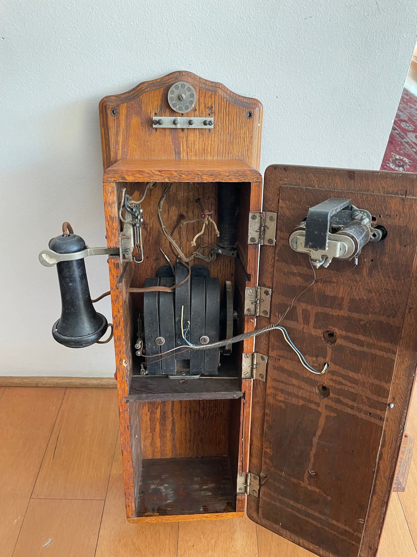 Precioso Antiguo Telefono De Pared De Madera