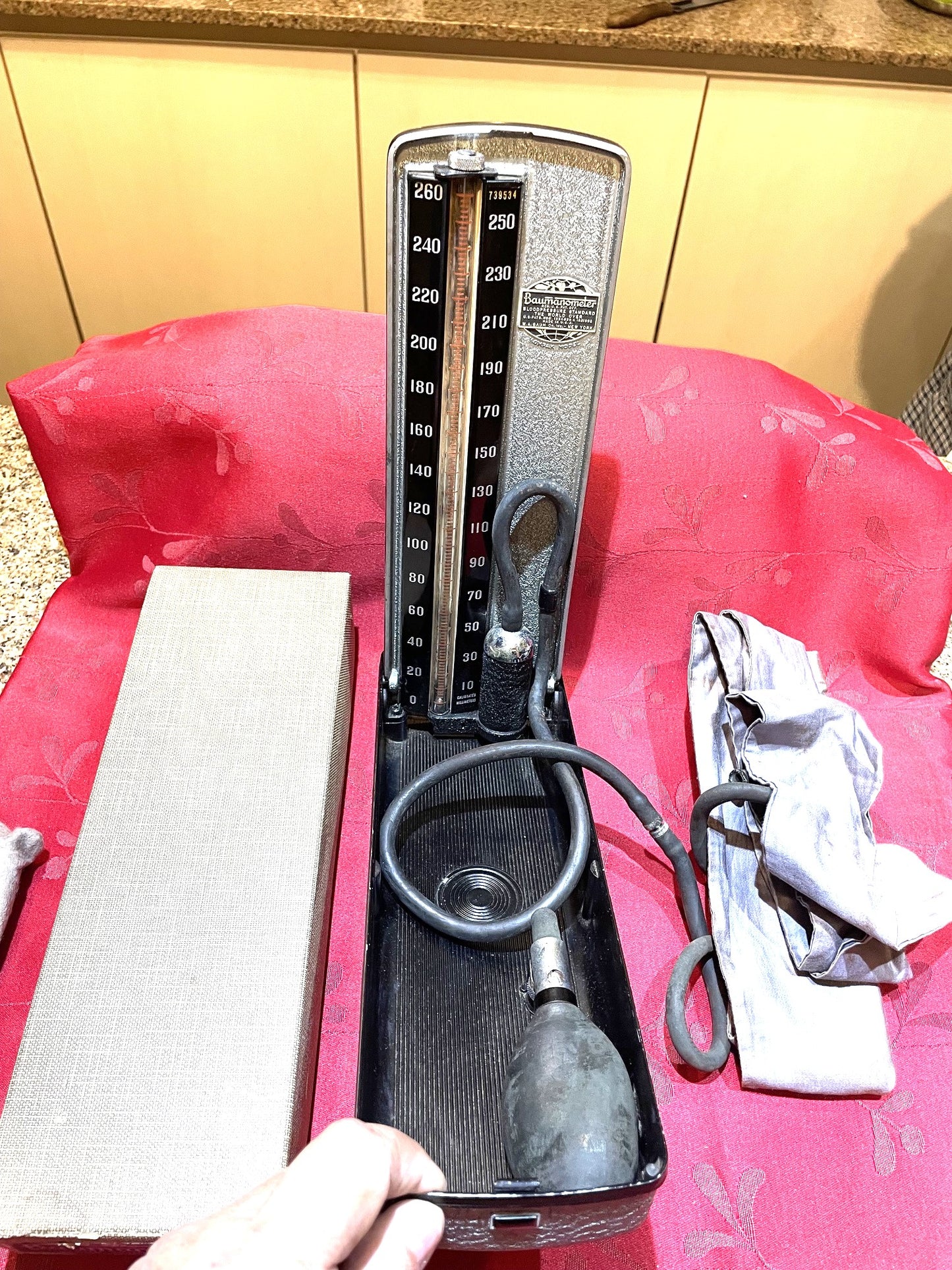 Antiguo Medidor De Presion Baumanometer