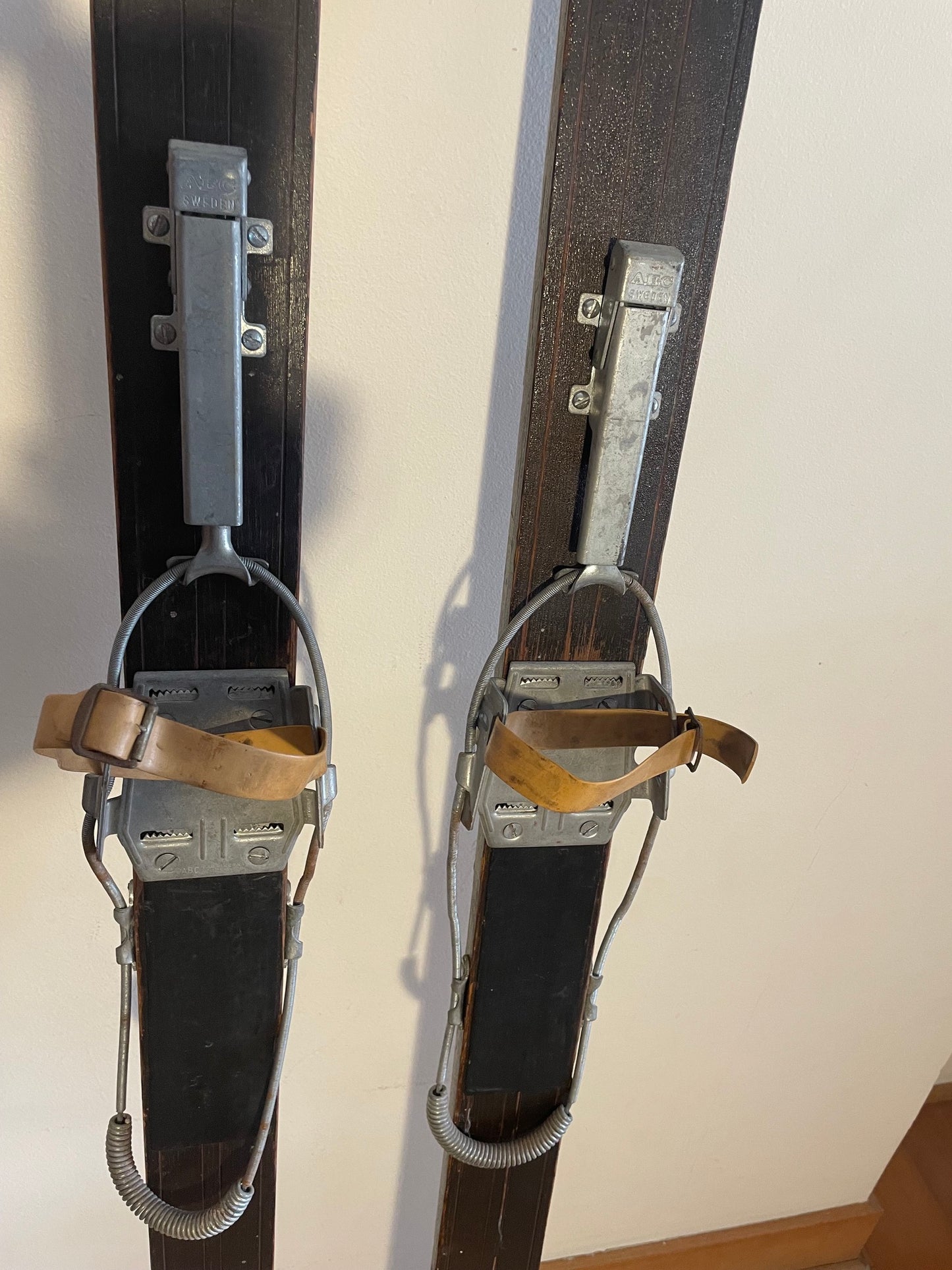 Muy Antiguos Skis Skies Esquies De Madera 1,8 Mts Northland