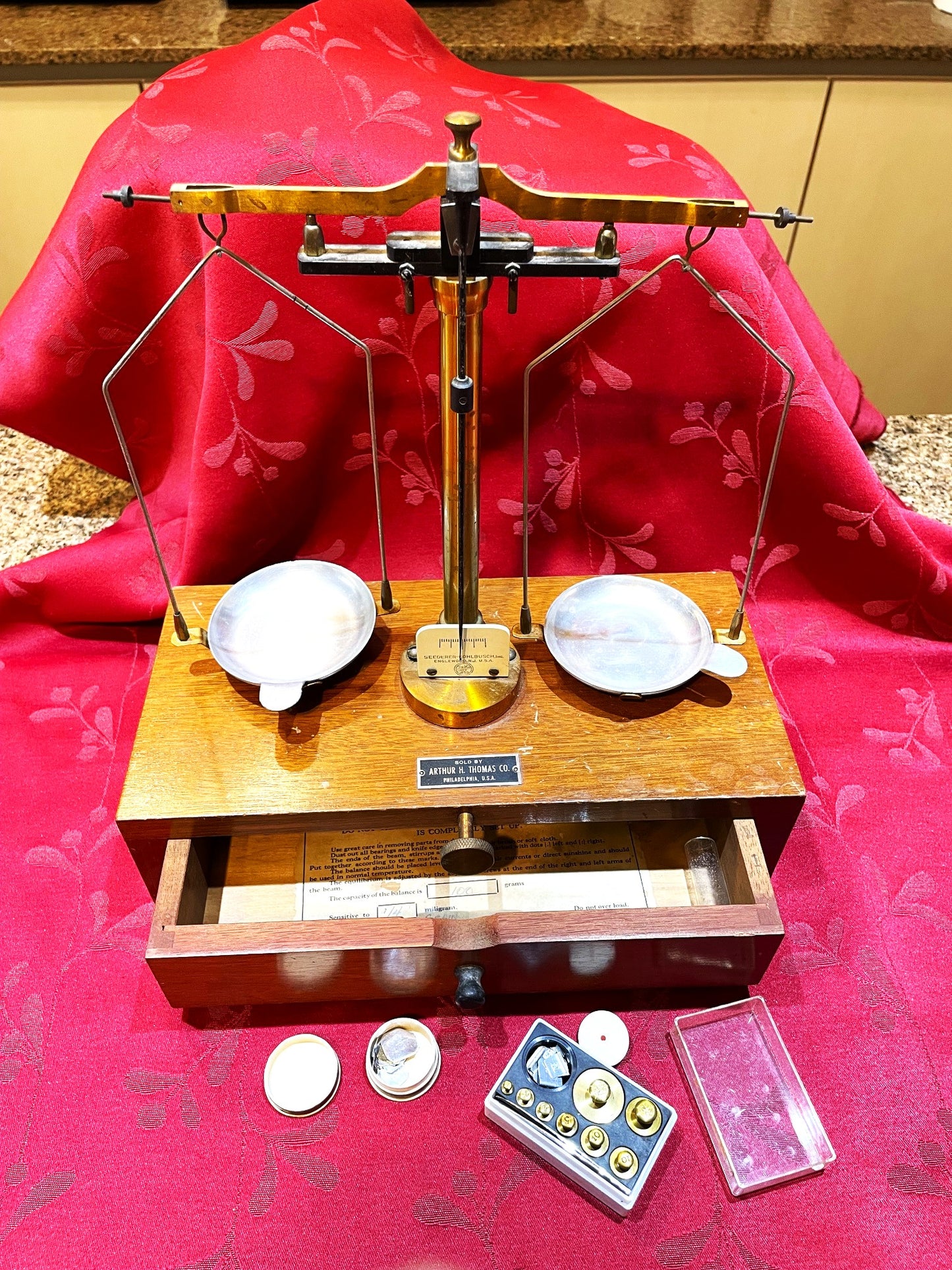 Linda Pesa O Balanza Americana Madera Y Bronce Marca A Thomas