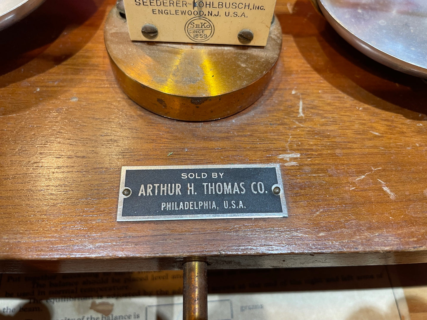Linda Pesa O Balanza Americana Madera Y Bronce Marca A Thomas