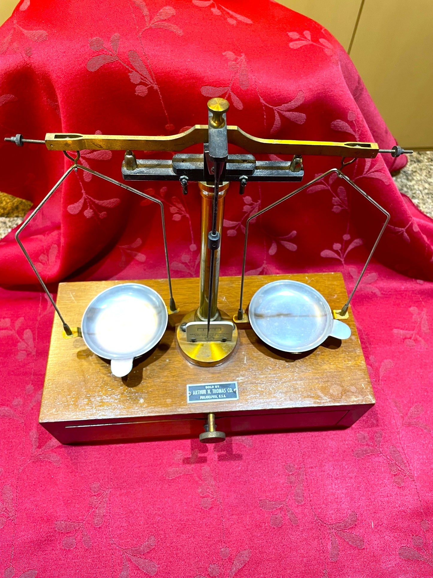 Linda Pesa O Balanza Americana Madera Y Bronce Marca A Thomas
